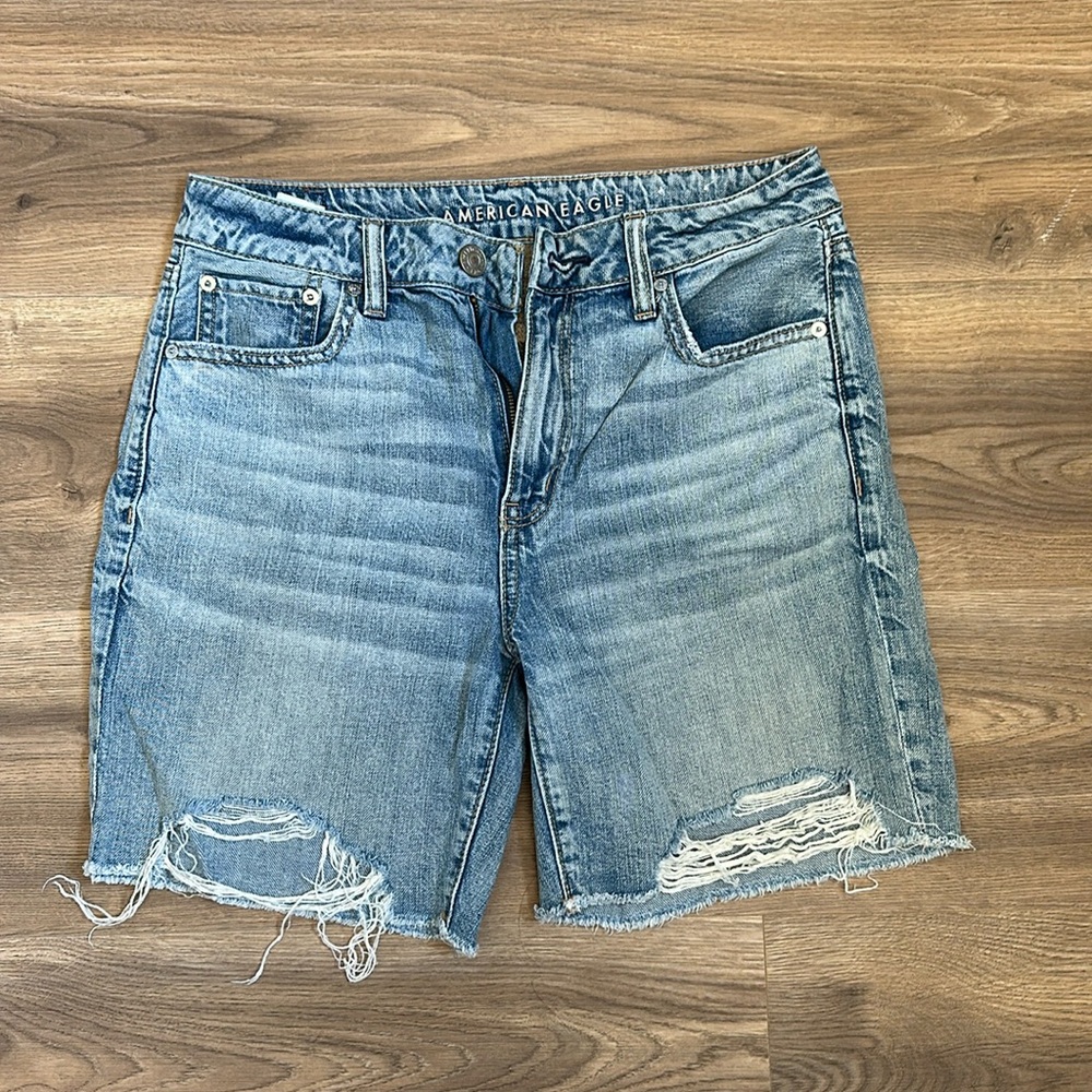 American eagle mid length shorts
